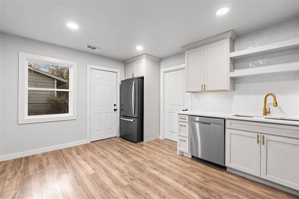 8423 Glen Regal Drive, Dallas, TX 75243