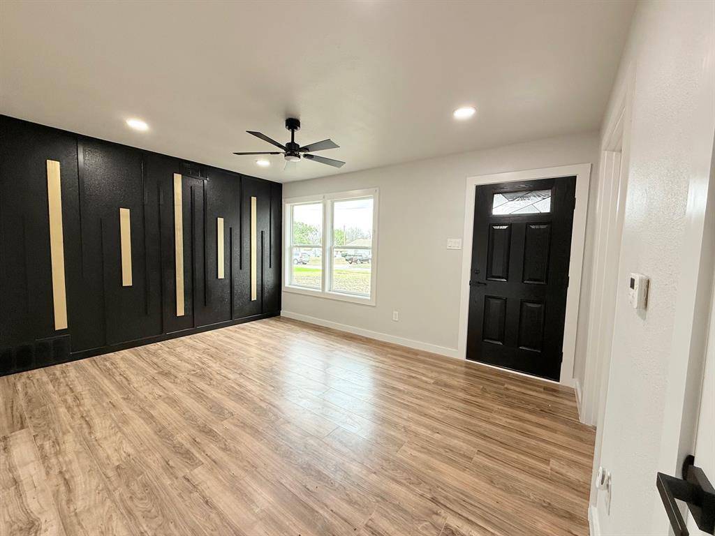 8423 Glen Regal Drive, Dallas, TX 75243