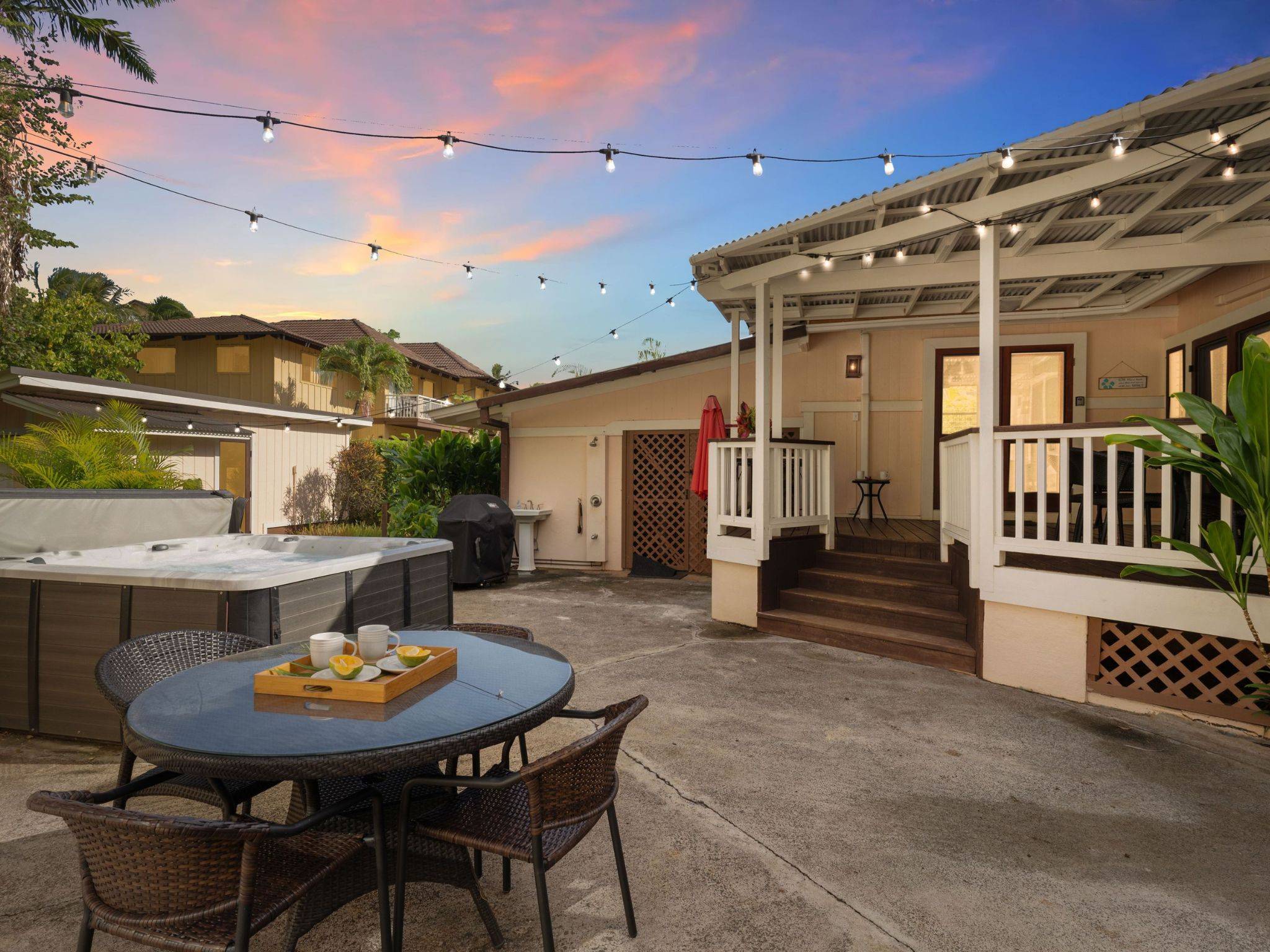 2720 HOONANI RD, Koloa, HI 96756
