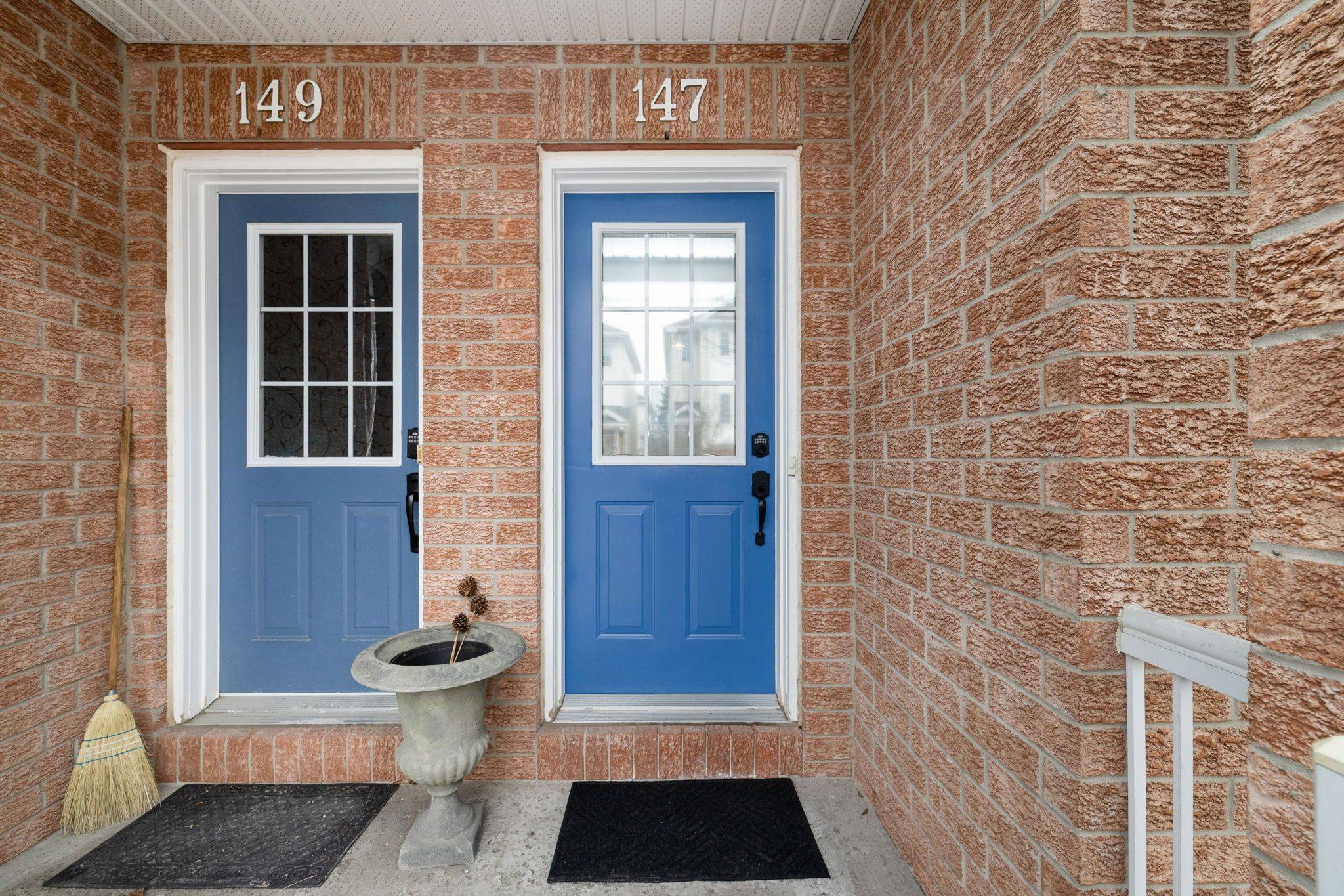 147 Wharhol Private, Bells Corners And South To Fallowfield, ON K2H 1G5