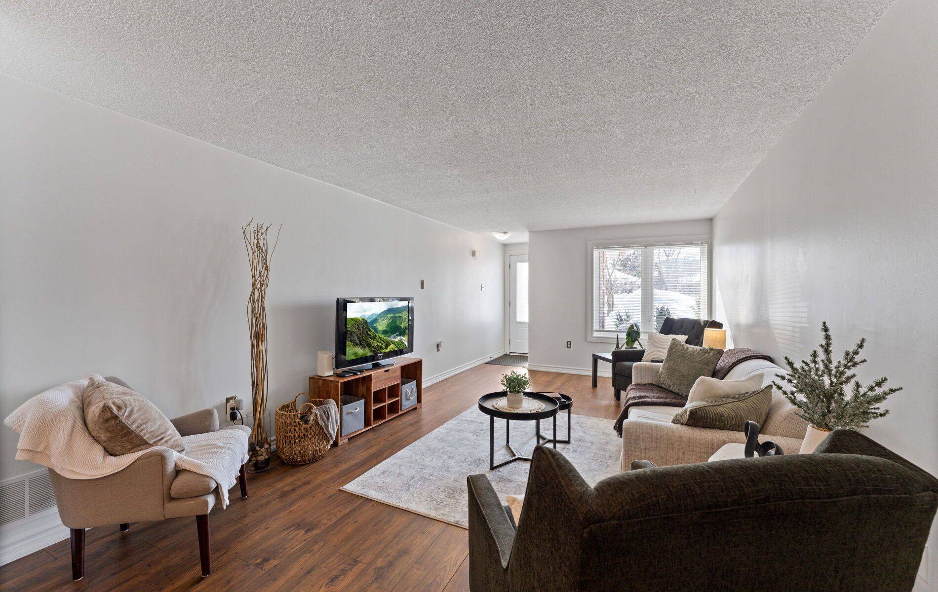 56 Ferguson DR, Barrie, ON L4N 7B5