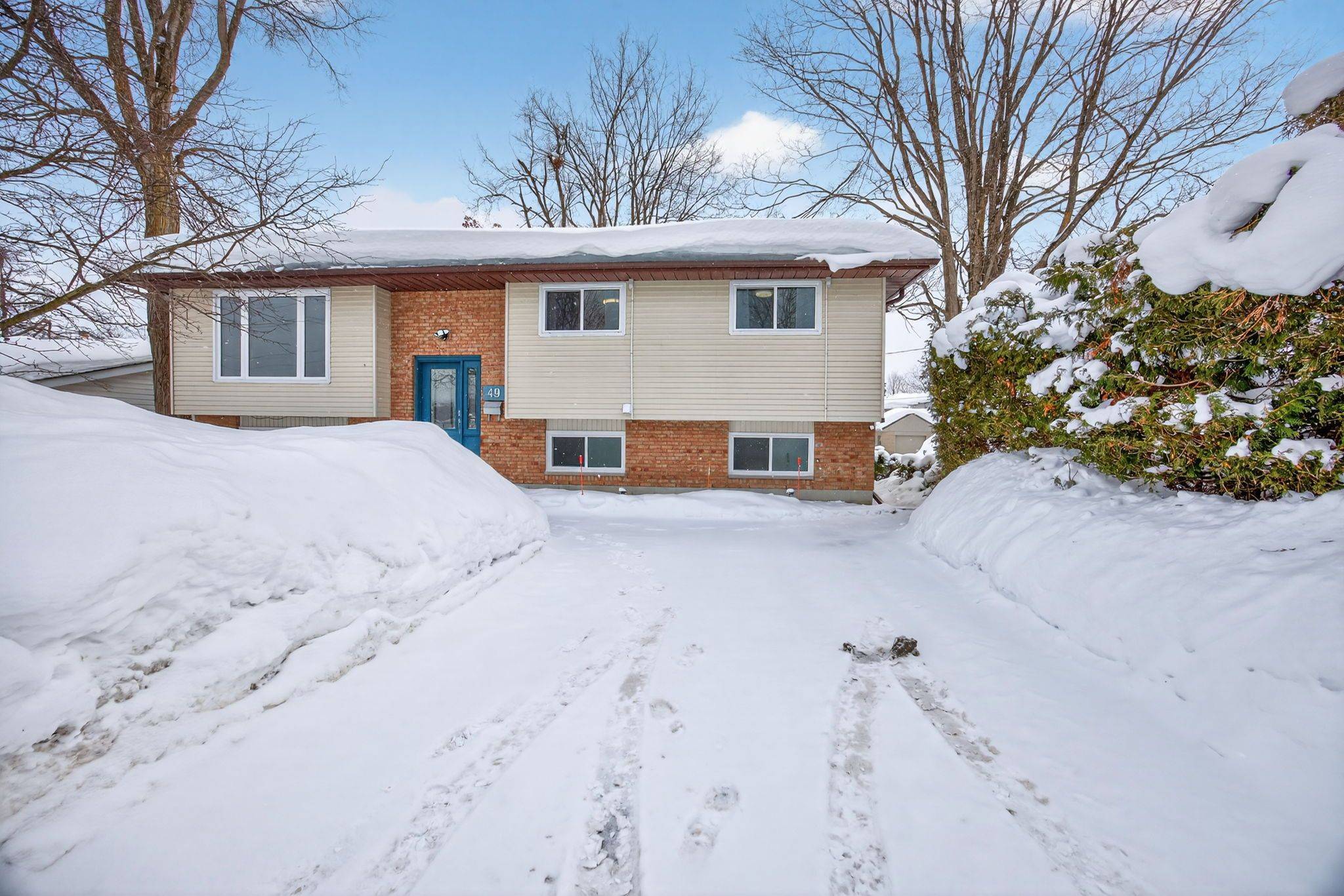 49 Borland ST E, Orillia, ON L3V 2B6