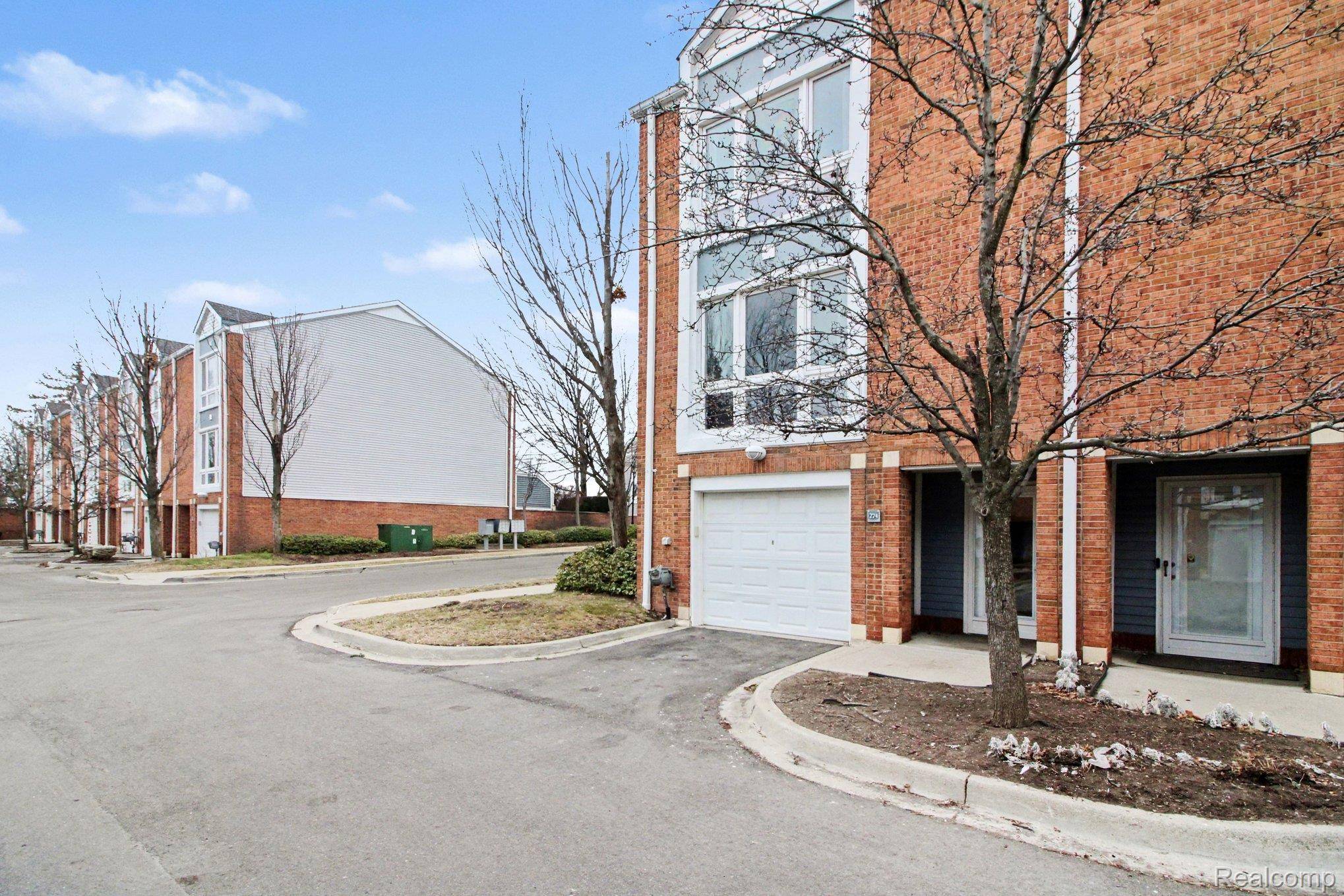 274 Main Sail Ct CT, Detroit, MI 48207