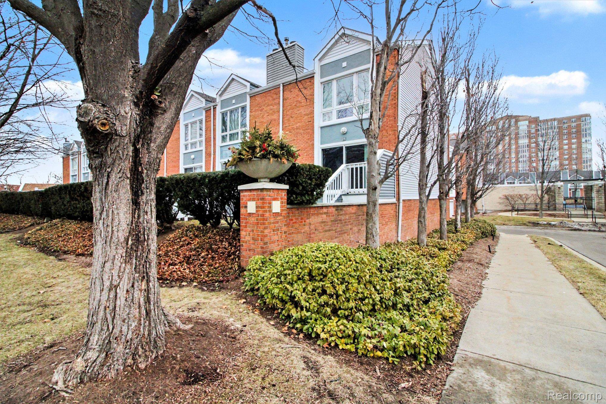 274 Main Sail Ct CT, Detroit, MI 48207