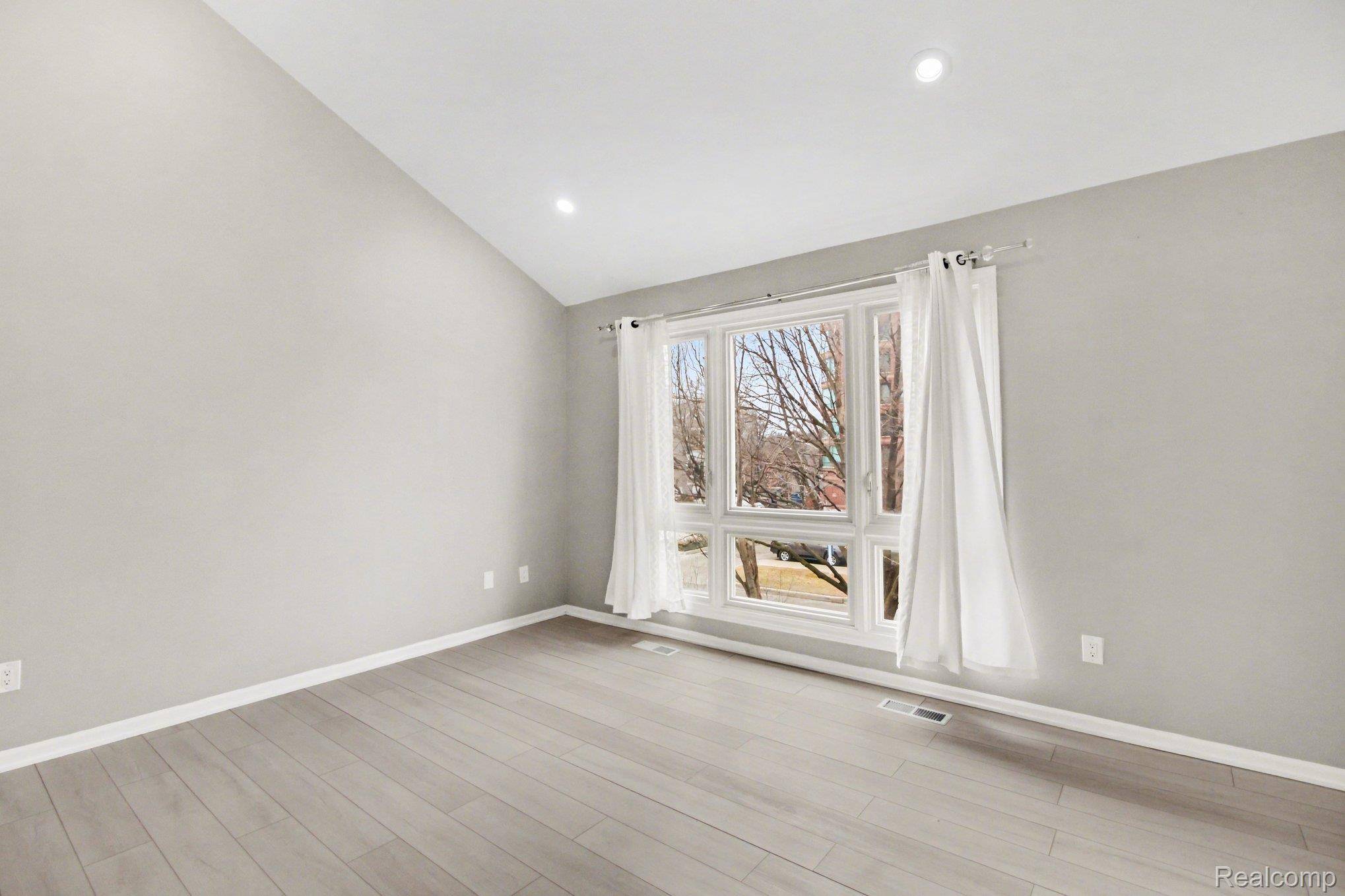 274 Main Sail Ct CT, Detroit, MI 48207