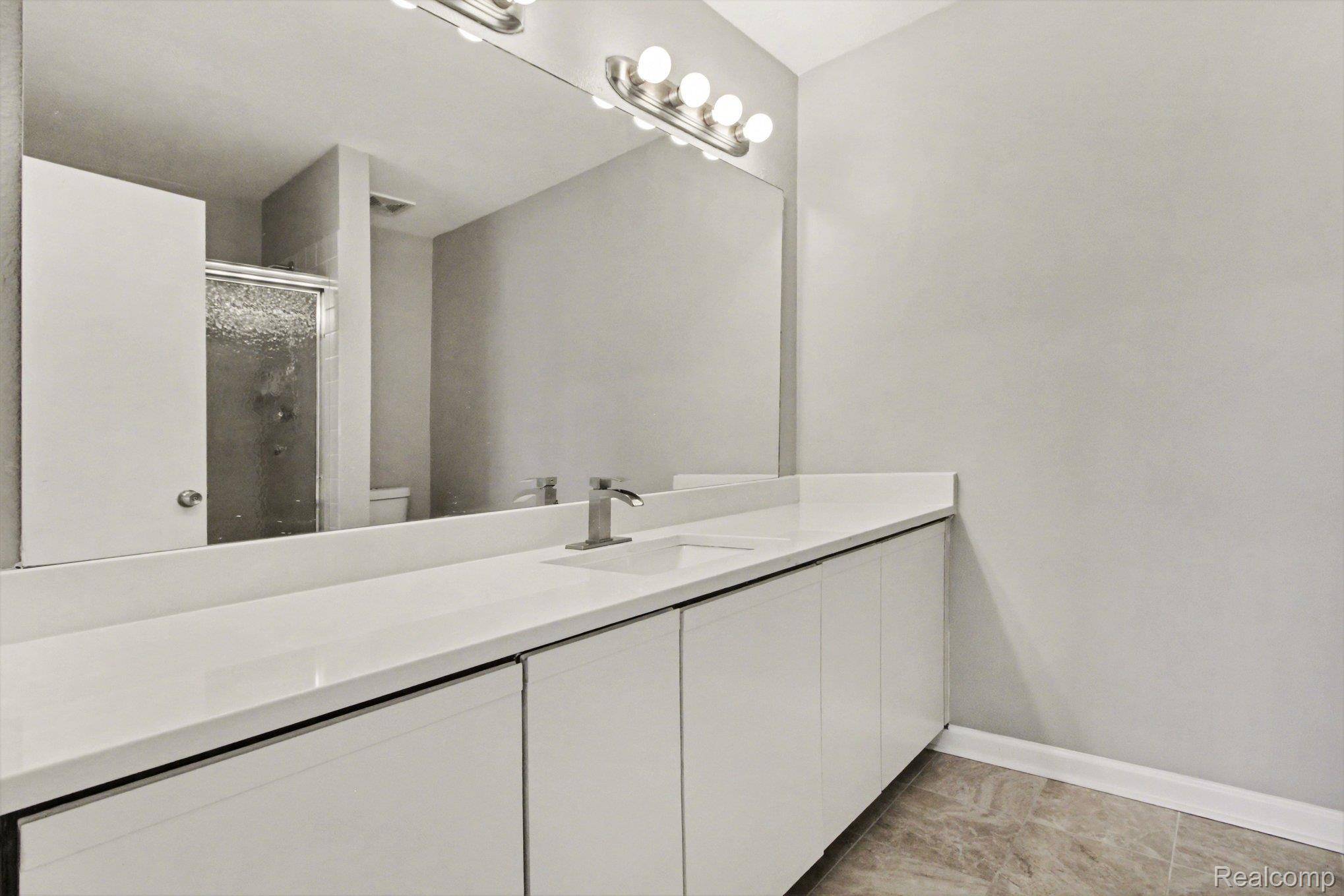 274 Main Sail Ct CT, Detroit, MI 48207