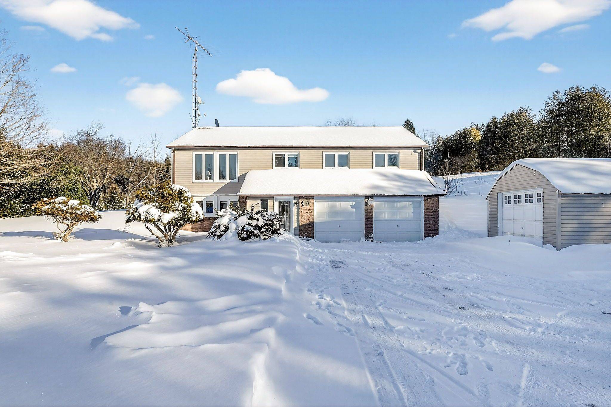 16 Old Carriage RD, East Garafraxa, ON L9W 5A3