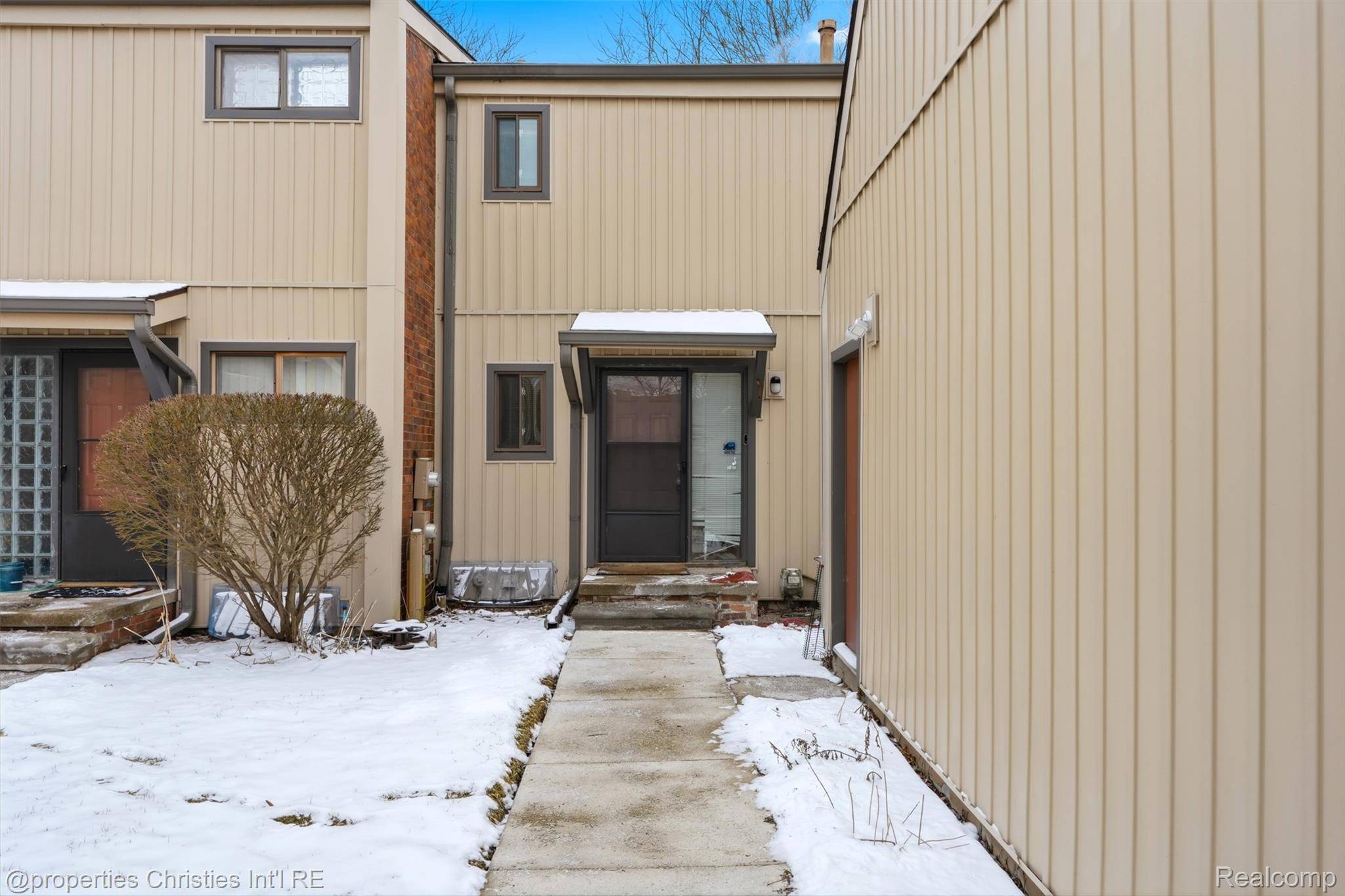 25047 Woodvale DR S, Southfield, MI 48034