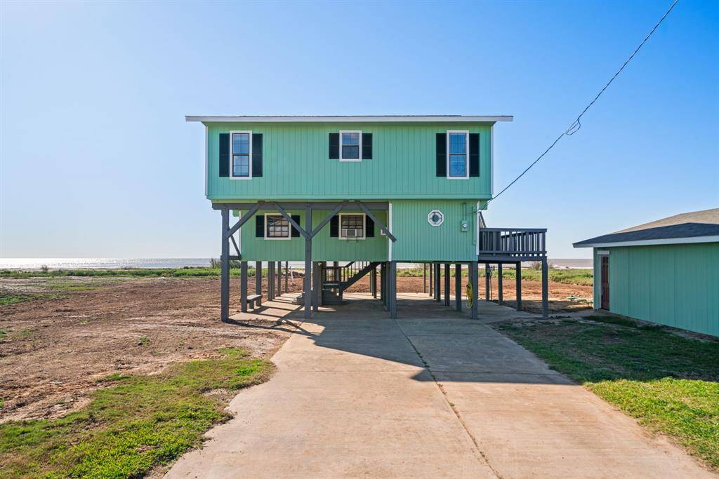 1310 County Road 230, Bay City, TX 77414