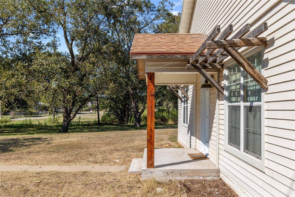 505 E Walcott Avenue, Comanche, TX 76442