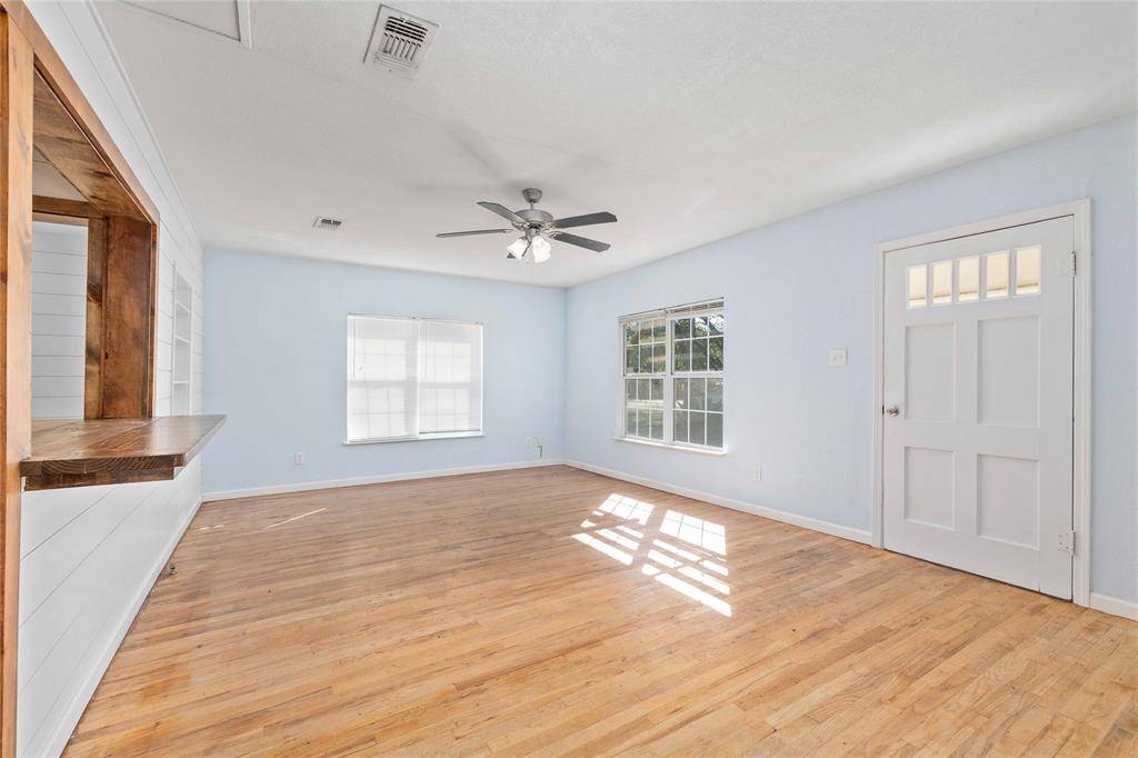 505 E Walcott Avenue, Comanche, TX 76442