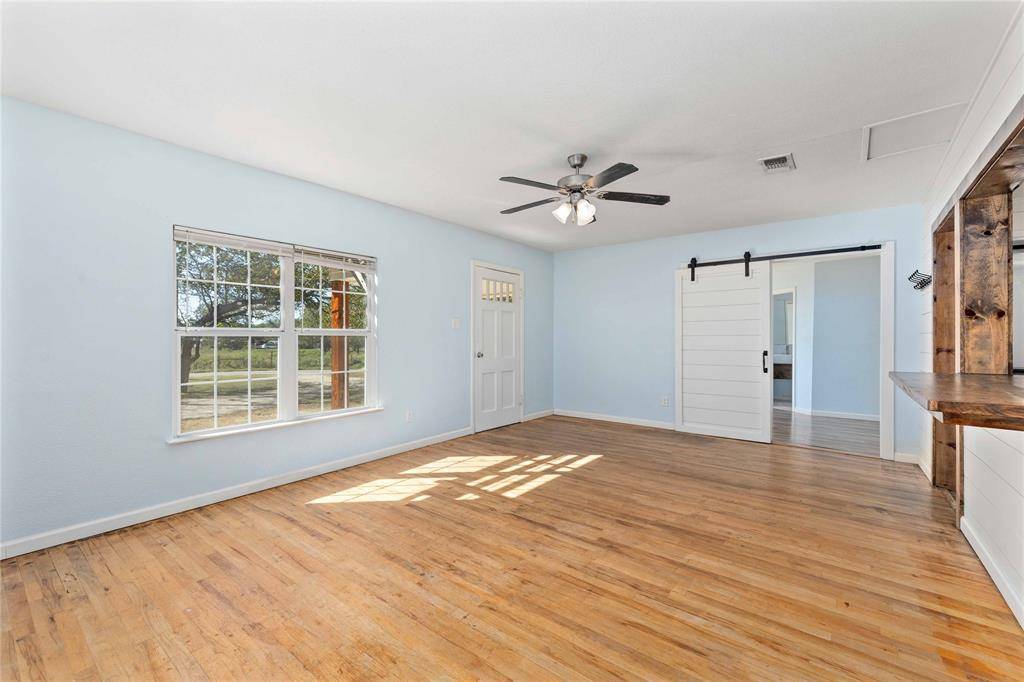 505 E Walcott Avenue, Comanche, TX 76442