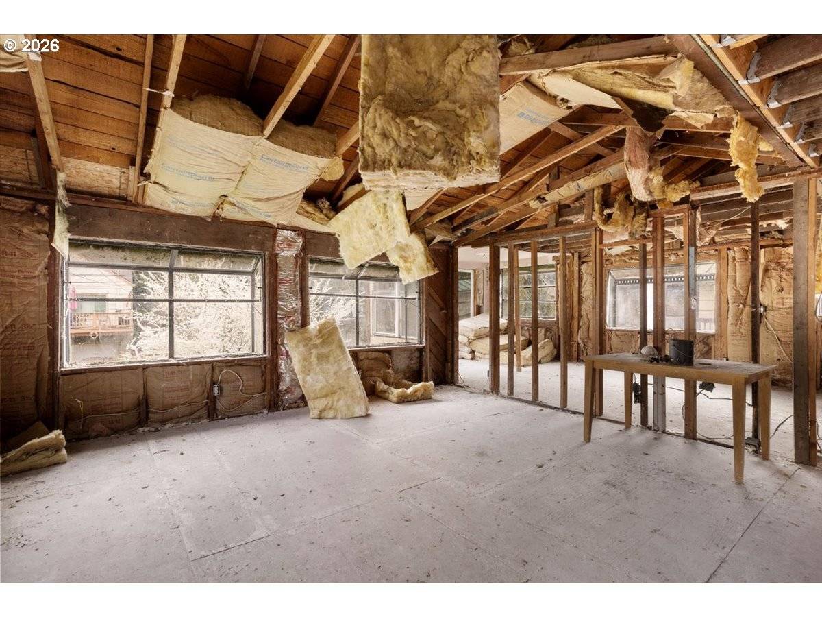 195 SE MILL ST, Myrtle Creek, OR 97457