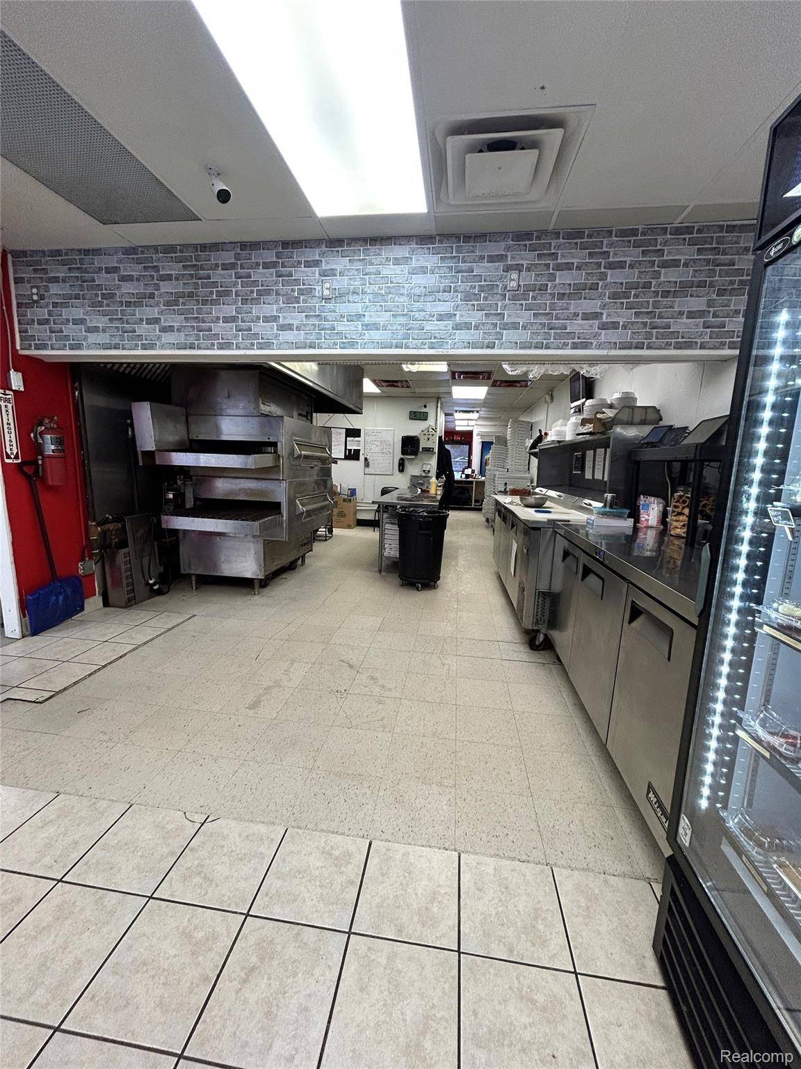 14940 E 10 Mile RD, Eastpointe, MI 48021