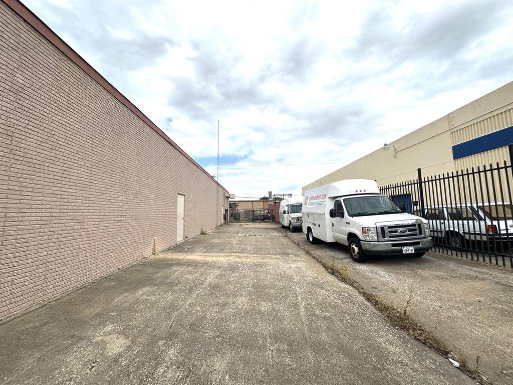 13550 Vargon Street, Dallas, TX 75243