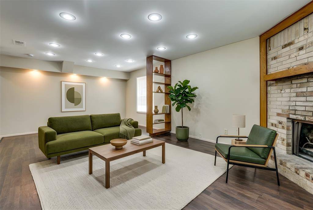 110 Crandall Road #112-Right Side, Irving, TX 75060