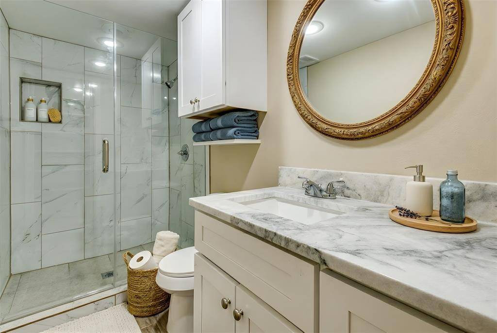 110 Crandall Road #112-Right Side, Irving, TX 75060