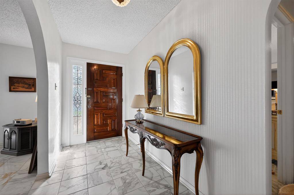 704 Castlewood Lane, Arlington, TX 76012