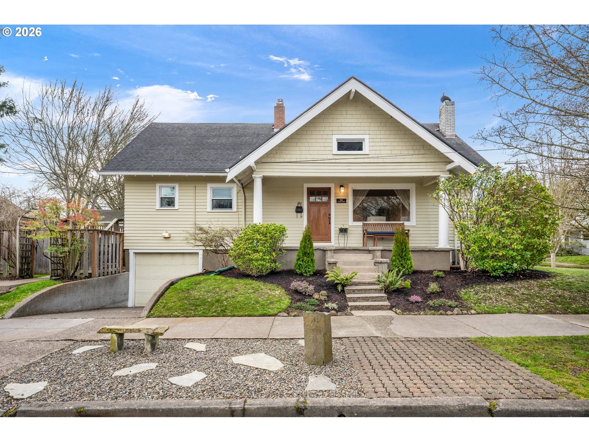 2106 SE KNAPP ST, Portland, OR 97202