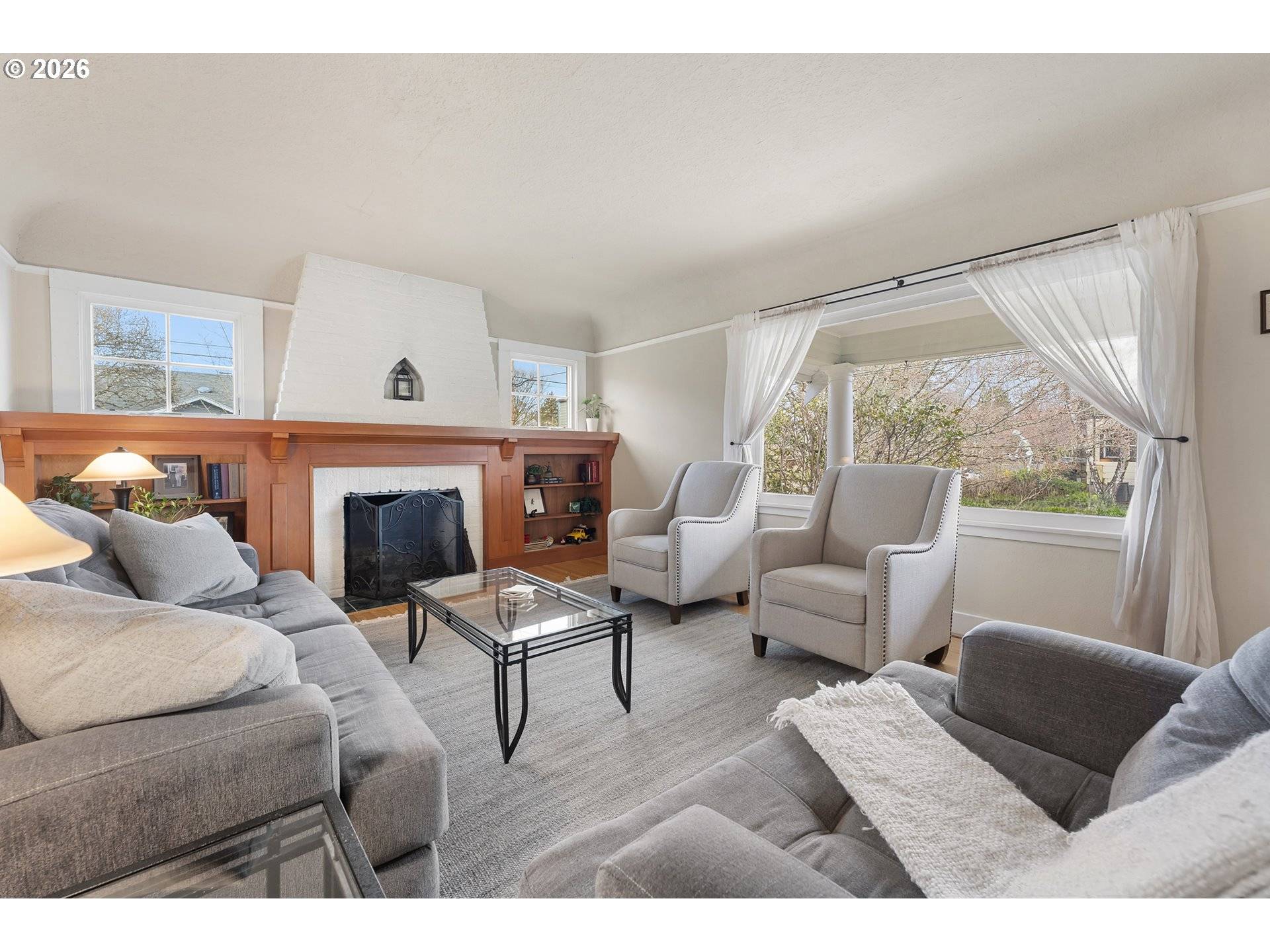 2106 SE KNAPP ST, Portland, OR 97202