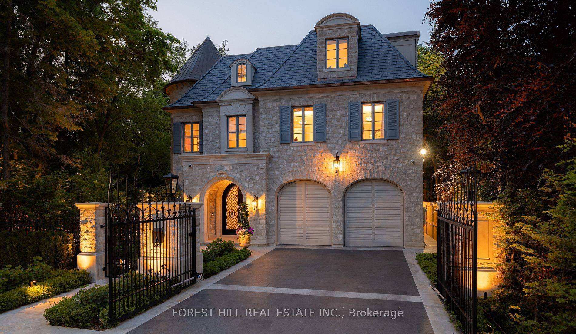 221 Forest Hill RD, Toronto C03, ON M5P 2N3