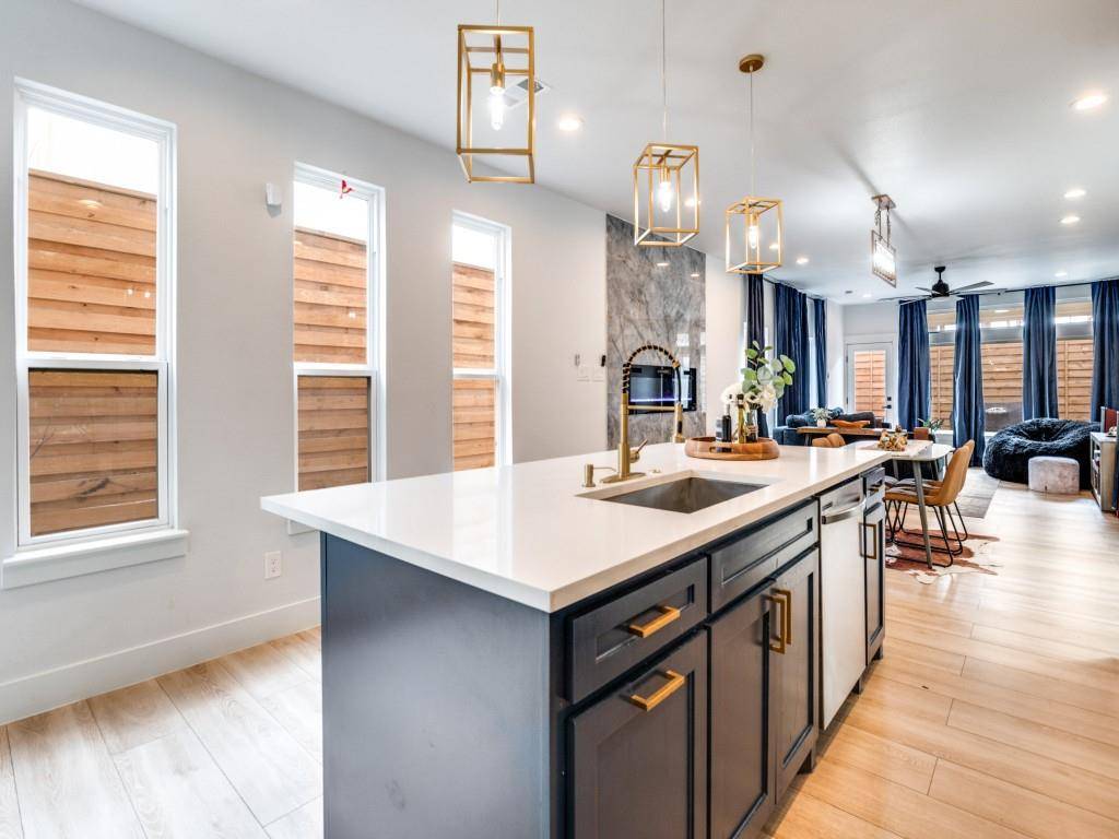 1960 Toronto Street, Dallas, TX 75212