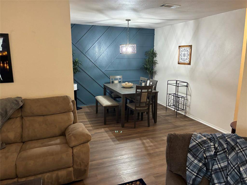 509 Crowley Road, Arlington, TX 76012