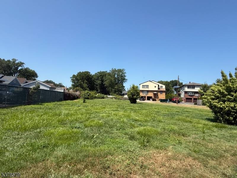 26 Christina St, Little Ferry Boro, NJ 07643