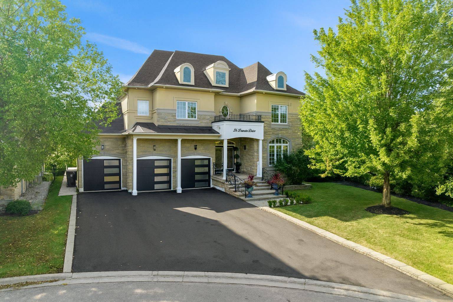 26 Louvain DR, Brampton, ON L6P 1W6