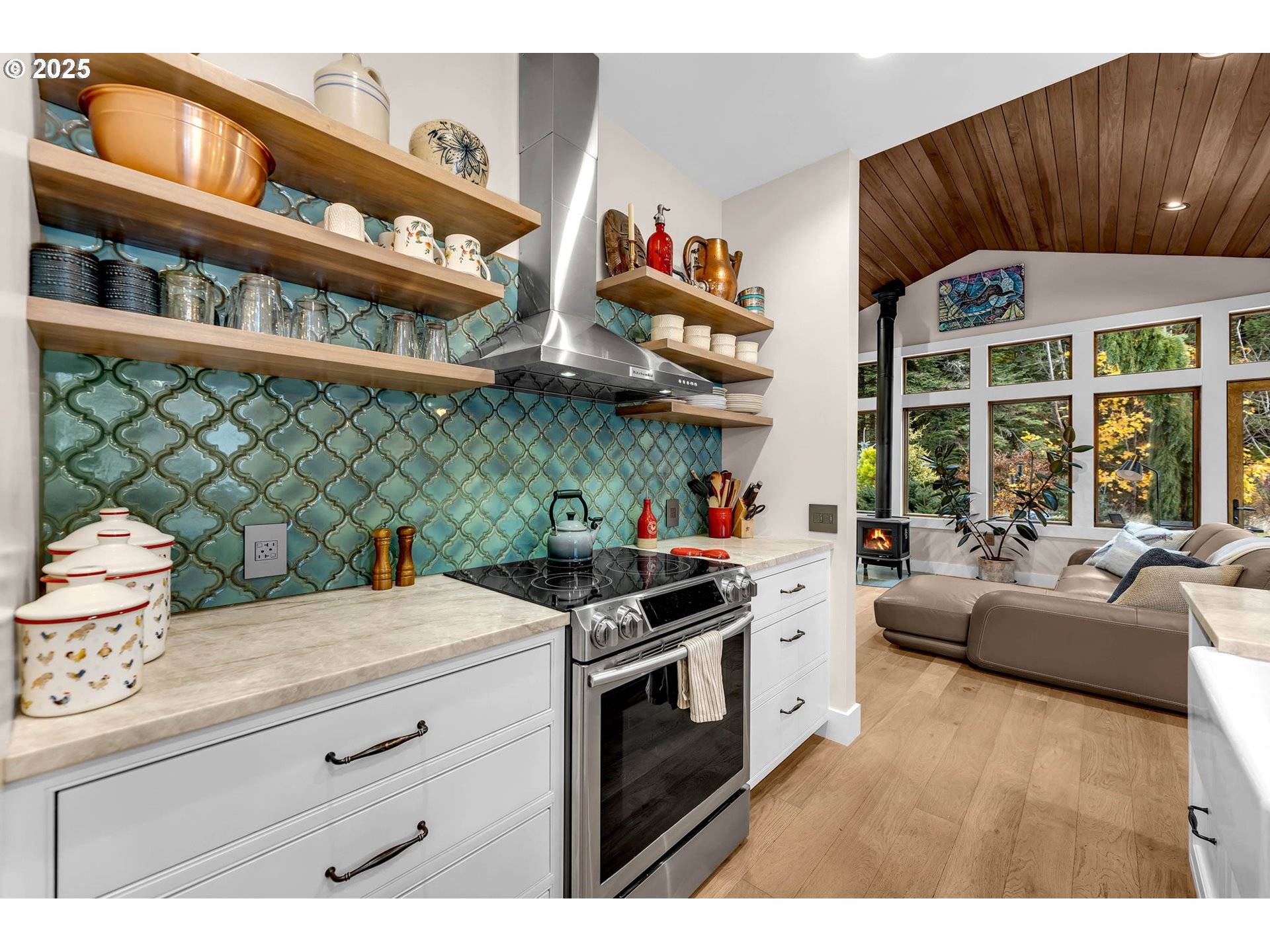 922 SW SPELLING PL, Cascade Locks, OR 97014