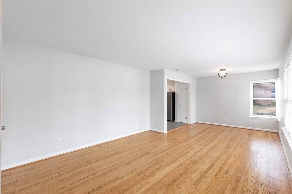 8633 Westglen, Dallas, TX 75228