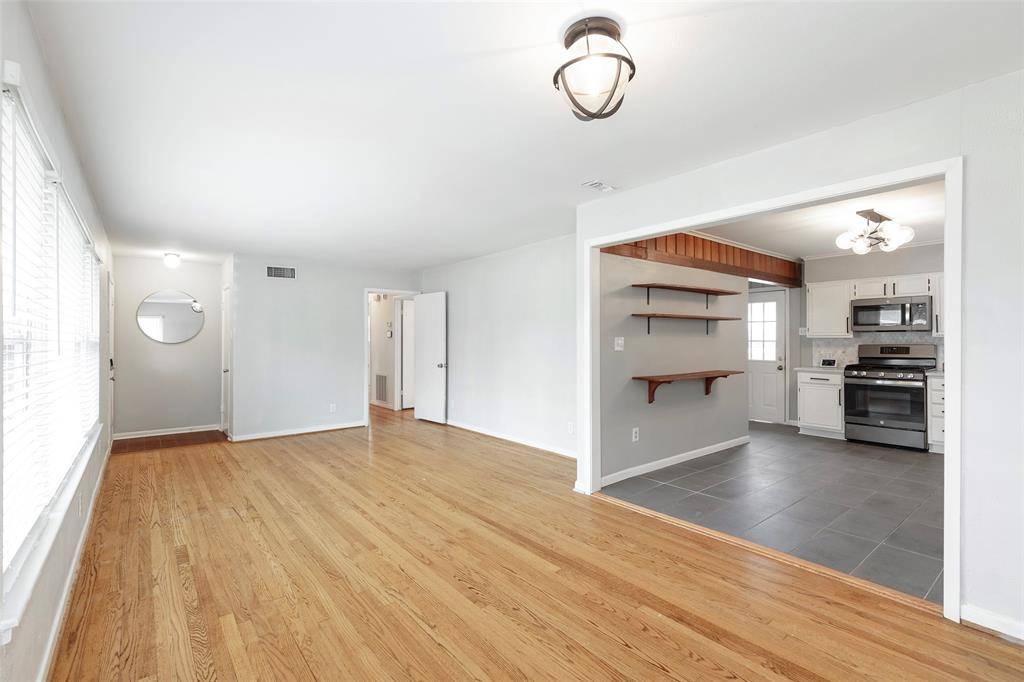 8633 Westglen, Dallas, TX 75228