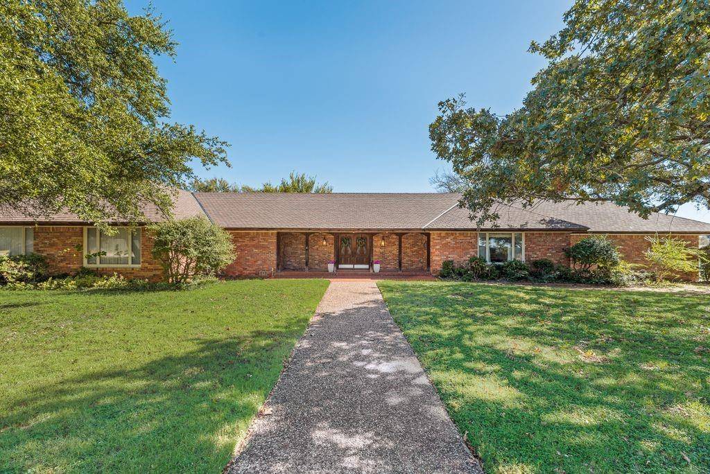 901 Spears Street, Bowie, TX 76230