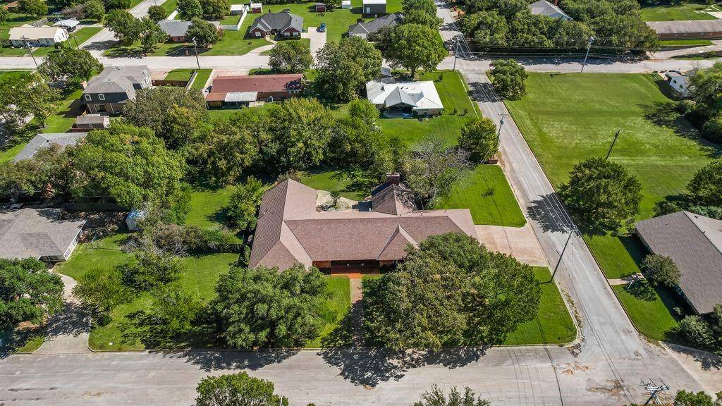 901 Spears Street, Bowie, TX 76230
