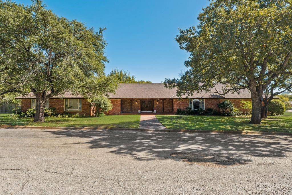 901 Spears Street, Bowie, TX 76230