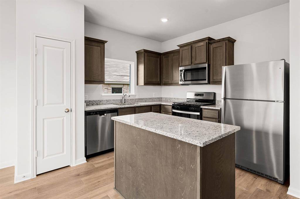 213 Julian Davis Drive, Venus, TX 76084