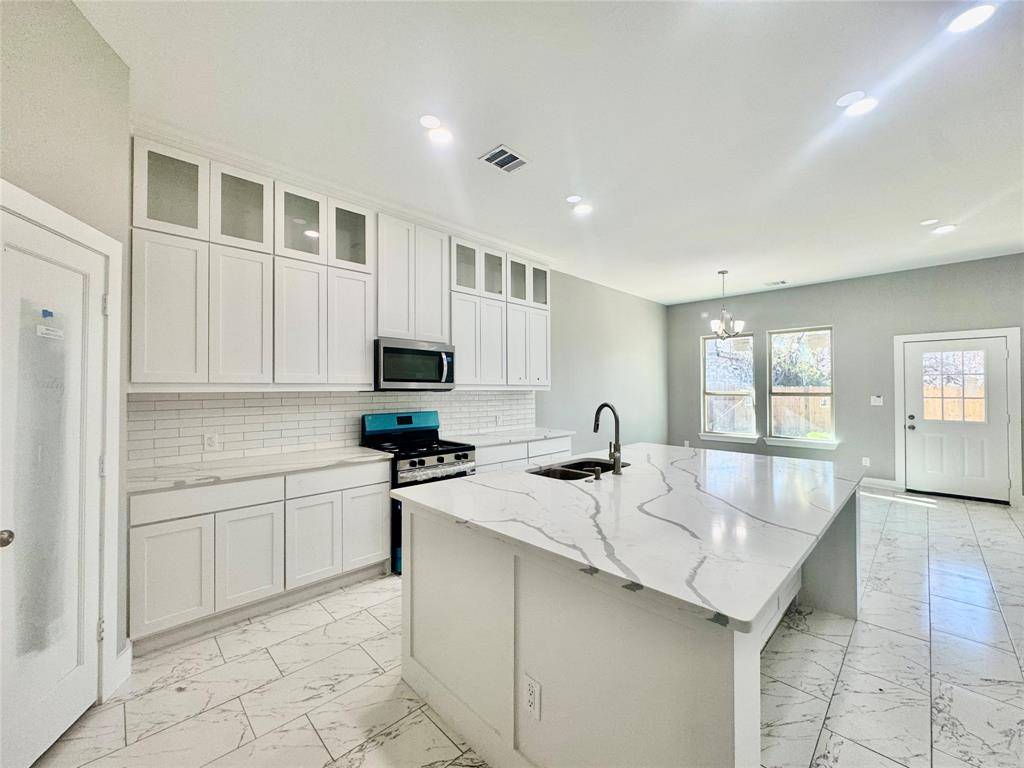 504 Paradise Street, Fort Worth, TX 76111