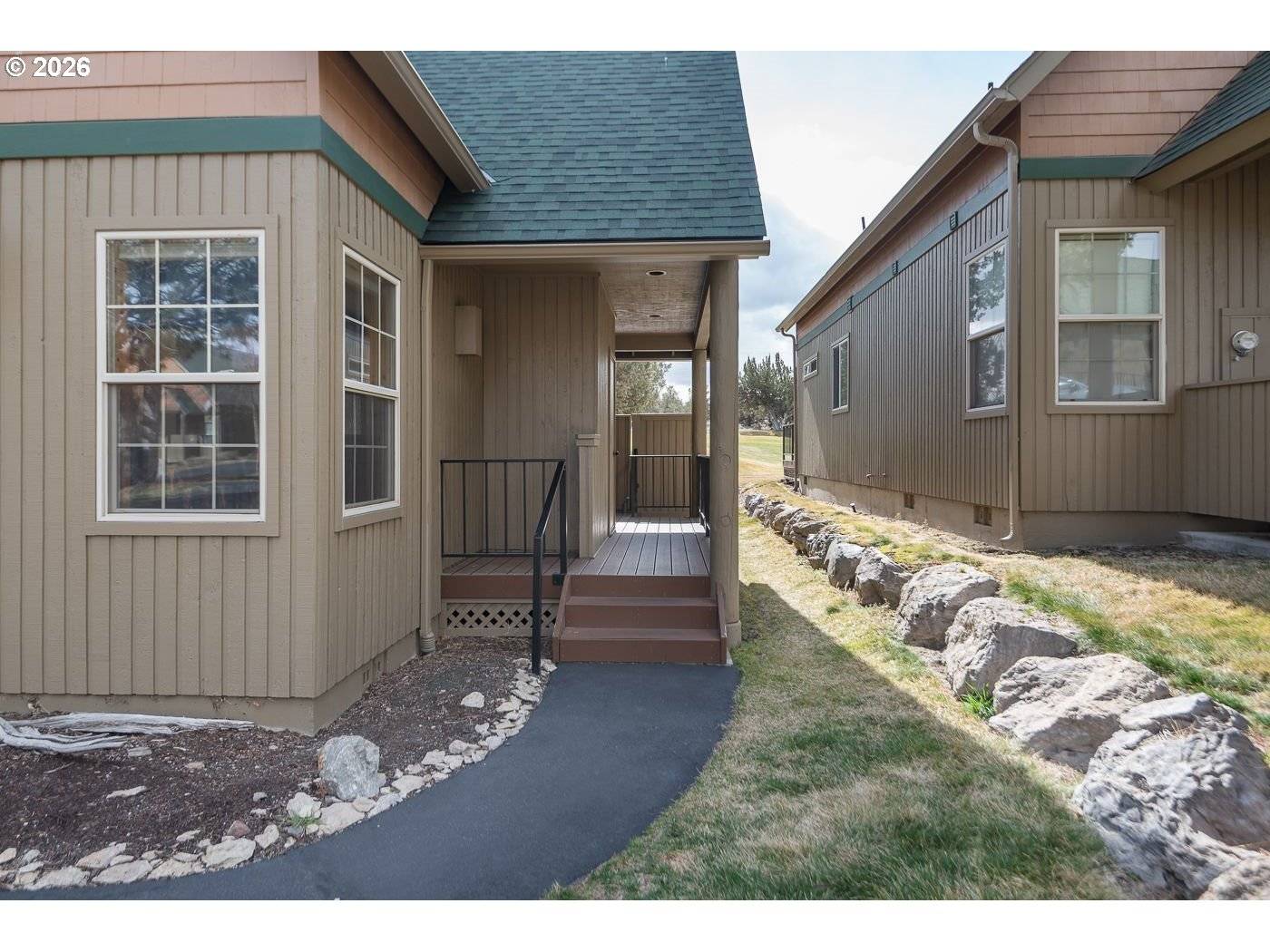 8968 CLIFF SWALLOW DR, Redmond, OR 97756