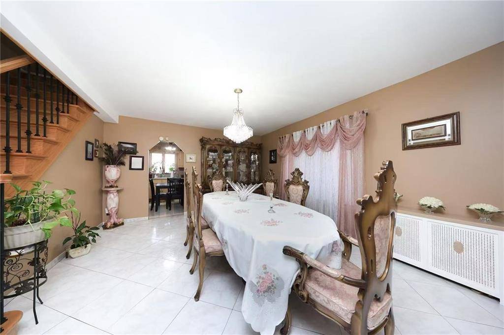 87-43 Union TPKE, Glendale, NY 11385