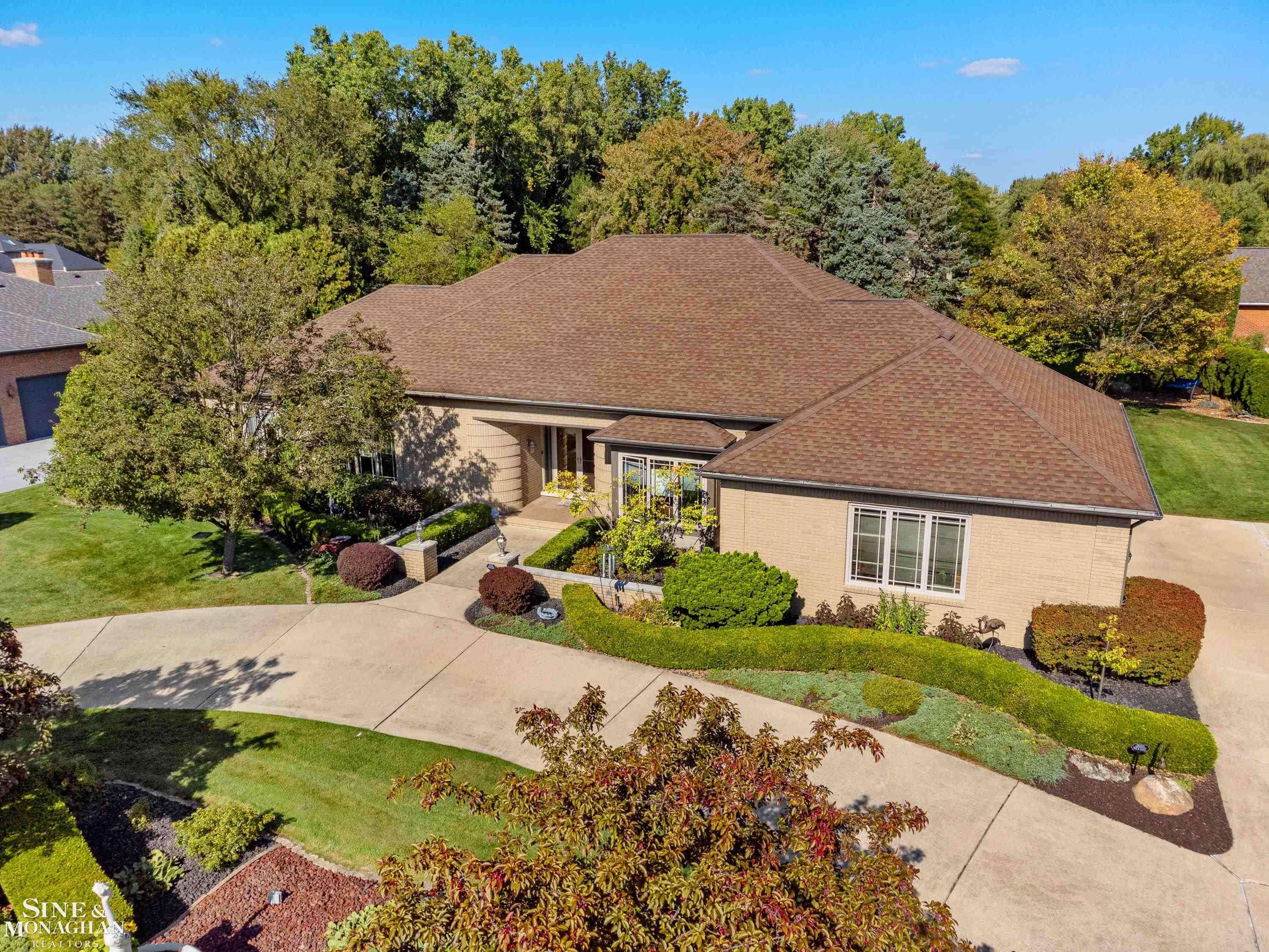 37444 Alpinia LN, Clinton Twp, MI 48036