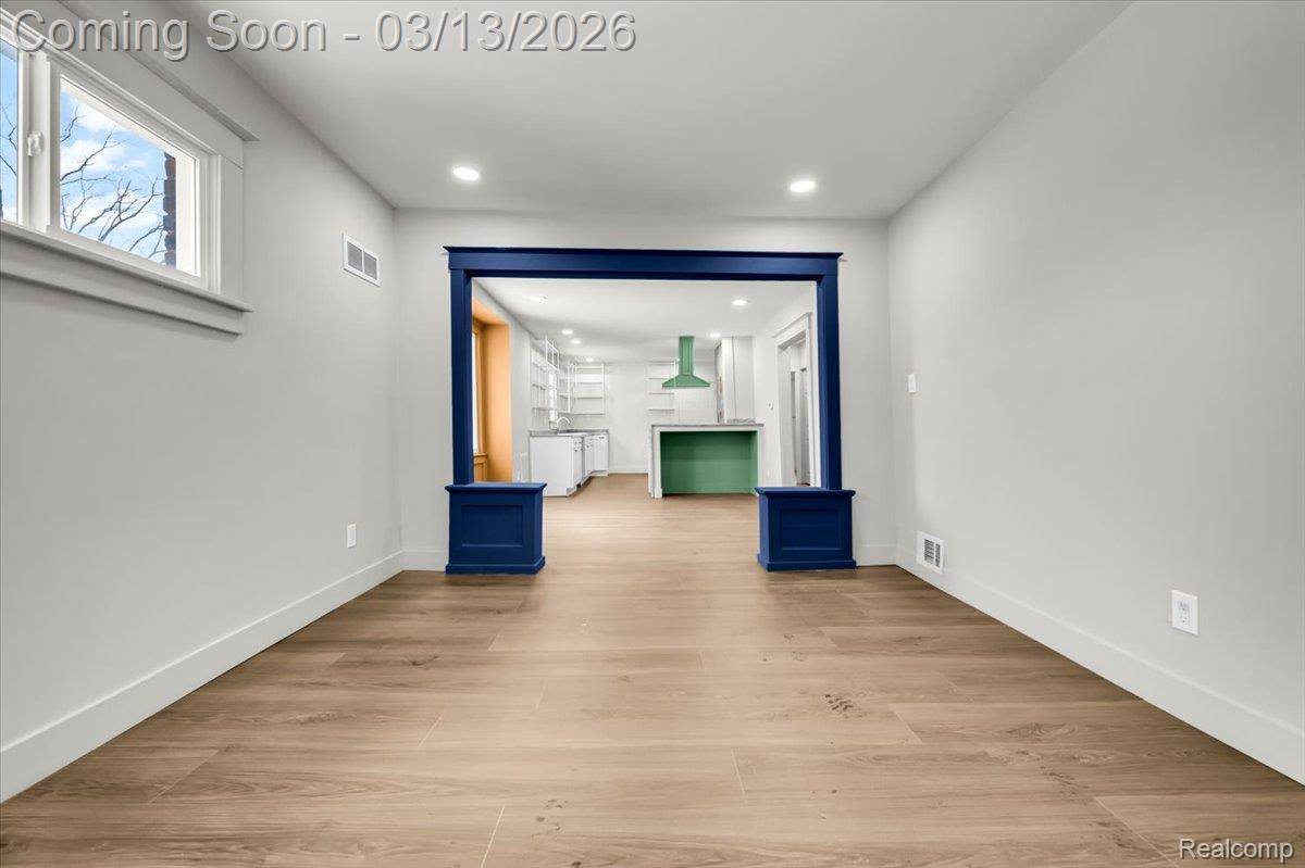 21 North ST, Highland Park, MI 48203