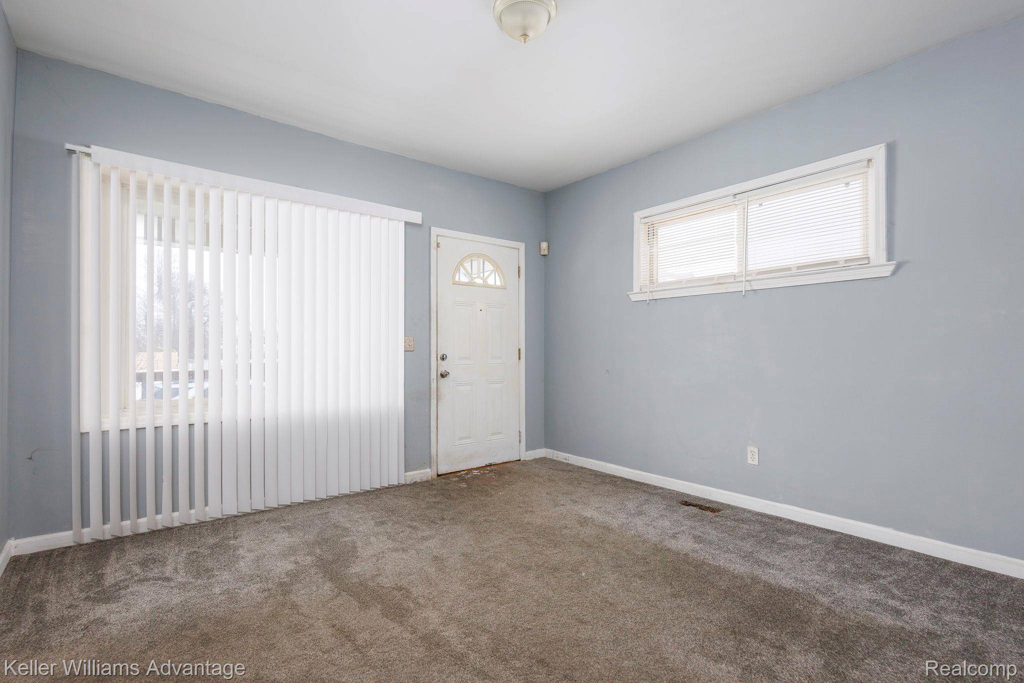 11727 Dyar ST, Hamtramck, MI 48212