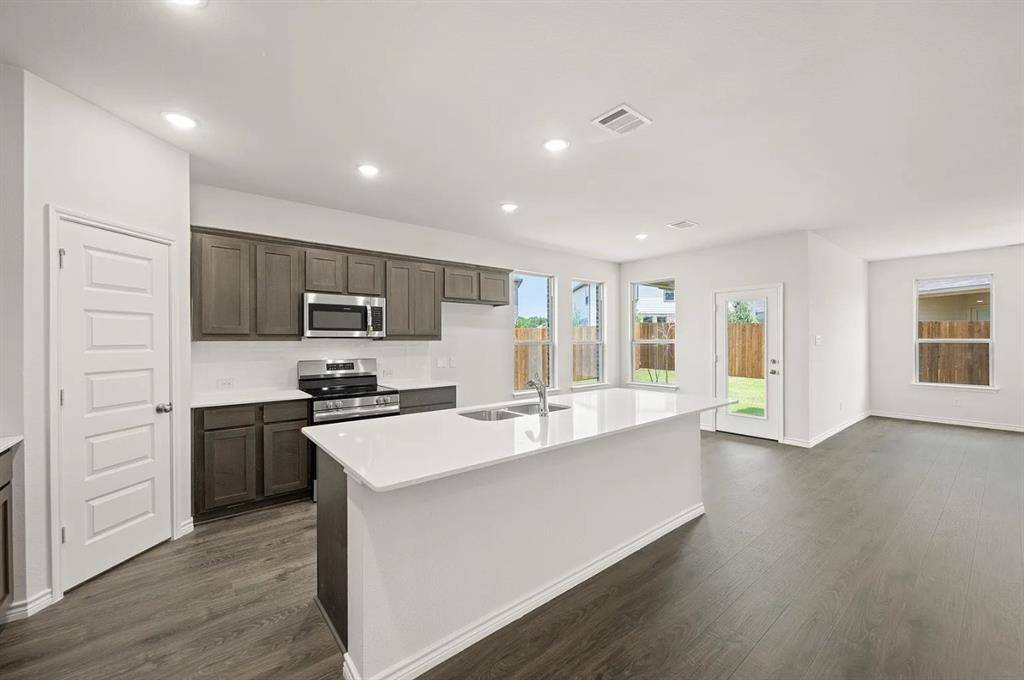 402 Saddle Lane, Denton, TX 76205