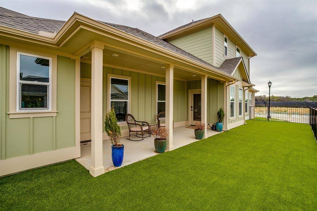 104 Cardinal Woods Court, Granbury, TX 76049