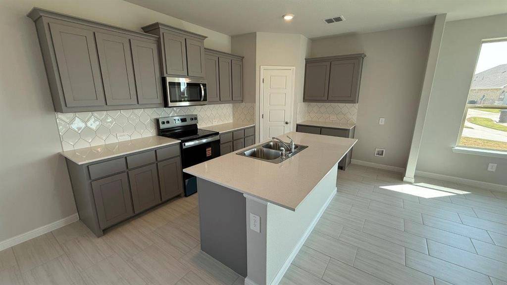 105 SEABISCUIT Court, Granbury, TX 76049