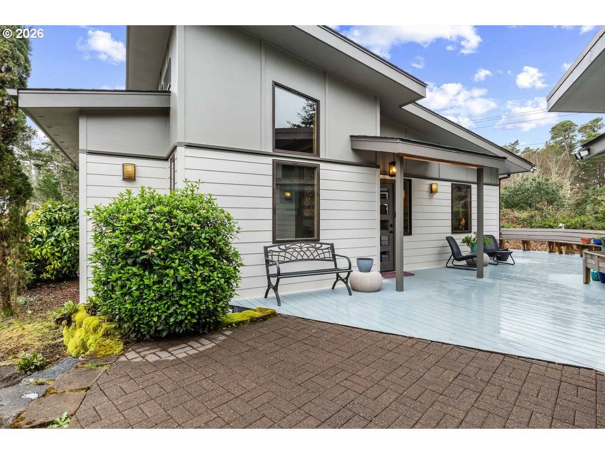 4975 HECETA BEACH RD, Florence, OR 97439