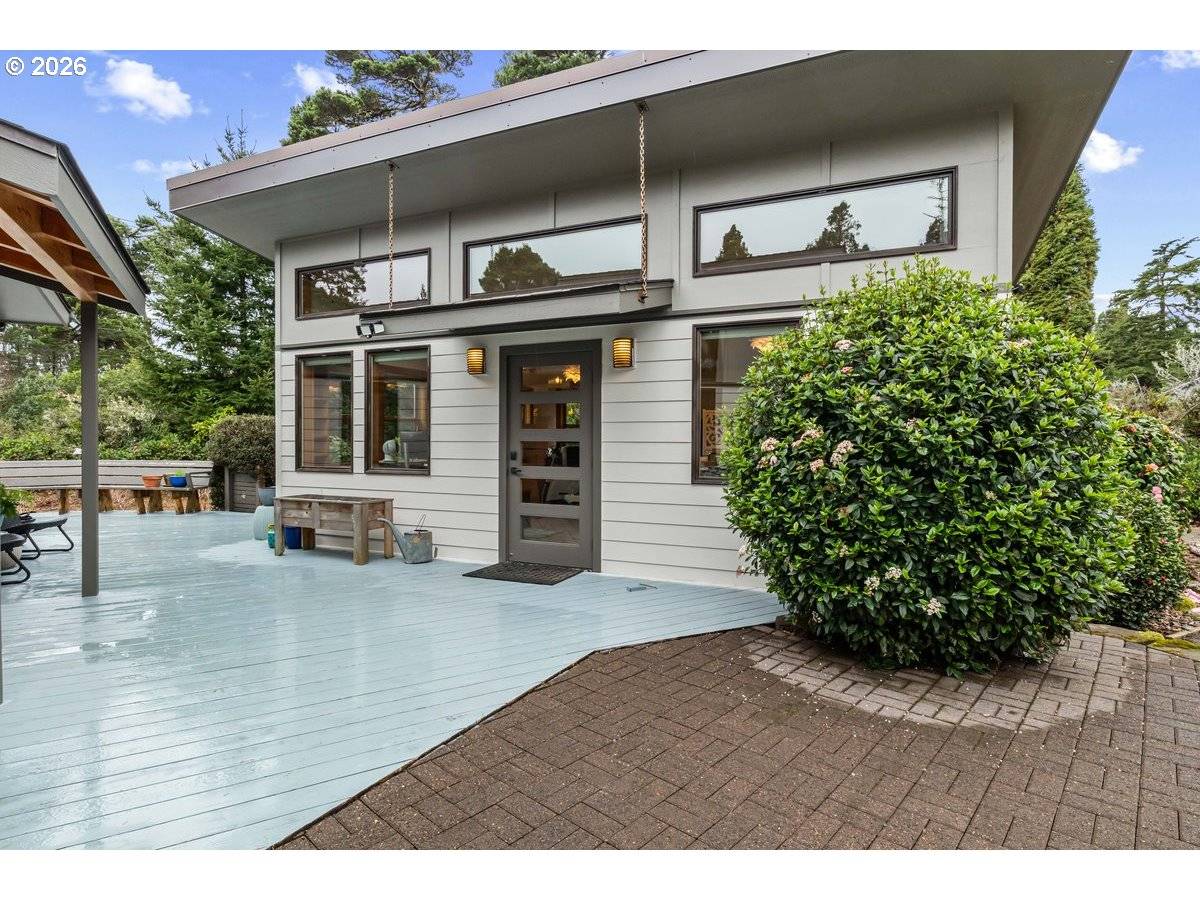 4975 HECETA BEACH RD, Florence, OR 97439