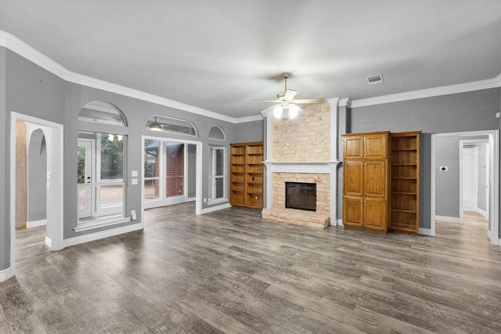 303/305 Cecile Court, Arlington, TX 76013