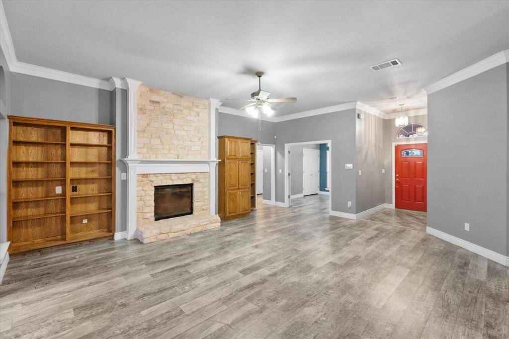 303/305 Cecile Court, Arlington, TX 76013