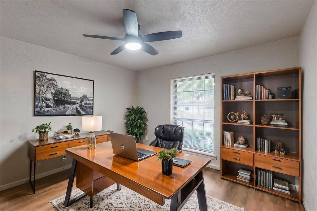 3714 Kiest Knoll Drive, Dallas, TX 75233